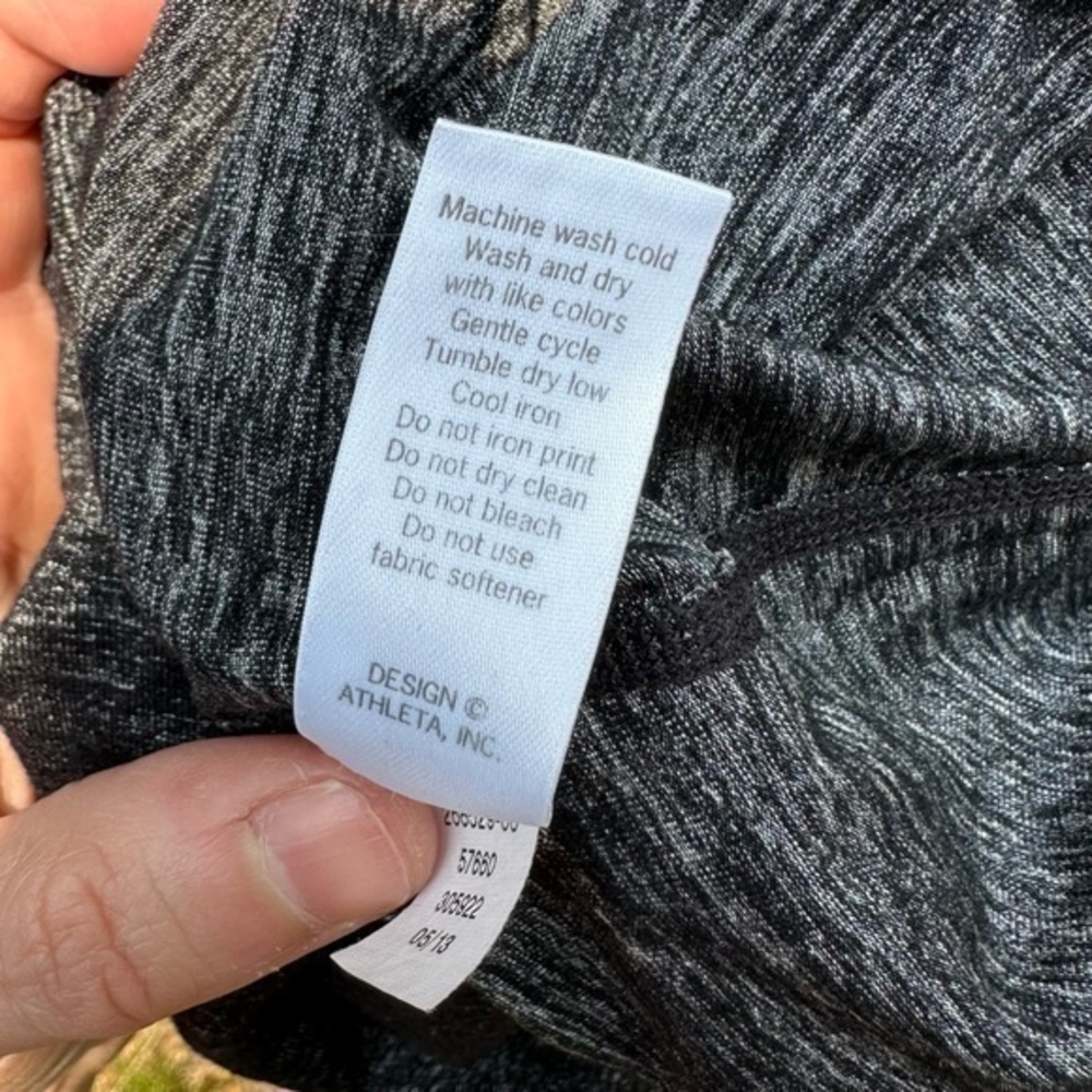 Athleta Women's Capri Leggings in Heather Gray Odyssey Chaturanga - 268529 (Med) - Picture 9 of 9
